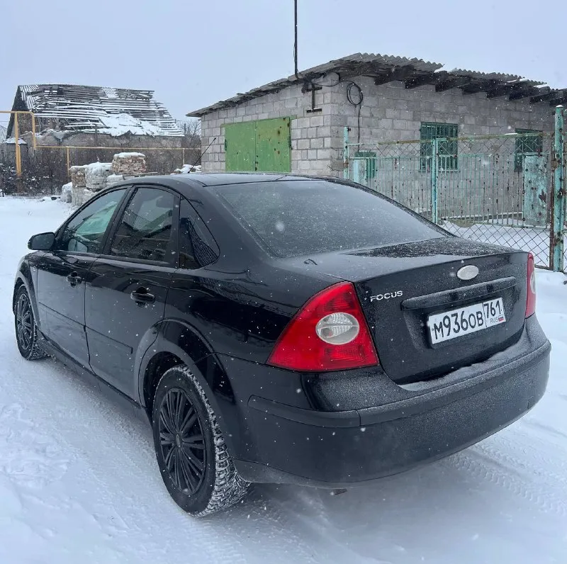Продам ford focus 2 ghia переходной рестайлинг самая полная комплектация год: 2007 двигатель 1.8 125лс родной пробег: 210т техника автомобиля без нареканий, обслужена, двигатель работает отлично, ходовая обслужена, кузов в очень достойном состоянии днище целое, все силовые части родные 6 подушек безопасности. по комплектации: двух-зонный климат, подогрев лобового, сидений, зеркал, круиз, датчик света и дождя, омыватели фар, esp стабилизация, подрулевое управлений музыкой, стеклоподьемники в круг, эл зеркала, центральный замок, бортовой компьютер! автомобиль вложений не требует. документы чистые торг есть цена: 575000 находиться в мариуполе 📞+79496463727 - фотография - 5