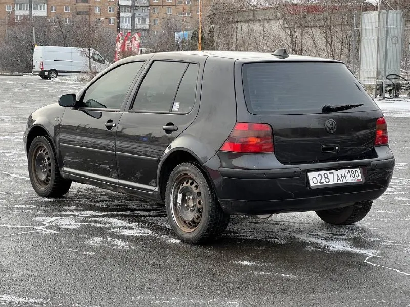 Продам volkswagen golf 4 2000г выпуска 180.000 пробег родной 1 владелец машина всю жизнь в одной семье стеклоподъемники, кондиционер, парктроники, камера заднего вида 1.4 механика по технической части все отлично, ходовая новая, масла, фильтра поменяны, полностью обслужена из нюансов полез лак на капоте +79490735659 осмотр г. волноваха по договоренности могу привезти цена: 400.000₽ торг - фотография - 3