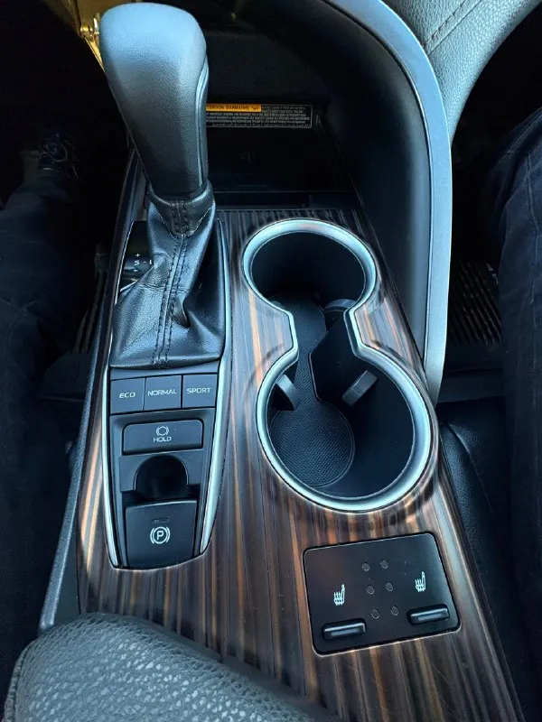 Продам toyota camry 2018 год,2.5. цвет чёрный. пробег родной 150 тыс. км автомобиль свой, весь обслуженный и очень ухоженный. официальная, европейка. я 3 хозяин, машина на мне. птс оригинал. ни одного дтп, ни одного страхового случая, вся полностью целая, ничего не снималось, ни одного окраса и подкраса, включая бампера. стёкла все родные. 2 ключа. морда и все зоны риска в броне, машина обесшумлена, стоит сигнализация pandora с автозапуском, установлены сетки в радиаторную решетку и решётку бампера. установлены дорогие прилегающие ветровики. поставил в круг новые тормозные диски nibk (перфорированные с вентиляцией) и колодки nibk, тормоза очень отличаются от стока. масло в двигателе и все фильтры поменяны 2000 км назад, заливаю оригинал toyota 0w20. масло в коробке поменяно 10 тыс. назад. поменял опорные подшипники 5 тыс. км назад. по авто абсолютно ничего не нужно делать. по комплектации : музыка jbl с сабвуфером( играет на 10/10), камеры перед/зад, обогрев всего лобового стекла, 📞 звоните: +7(949)3207398 - фотография - 10