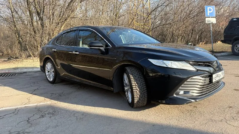 Продам toyota camry 2018 год,2.5. цвет чёрный. пробег родной 150 тыс. км автомобиль свой, весь обслуженный и очень ухоженный. официальная, европейка. я 3 хозяин, машина на мне. птс оригинал. ни одного дтп, ни одного страхового случая, вся полностью целая, ничего не снималось, ни одного окраса и подкраса, включая бампера. стёкла все родные. 2 ключа. морда и все зоны риска в броне, машина обесшумлена, стоит сигнализация pandora с автозапуском, установлены сетки в радиаторную решетку и решётку бампера. установлены дорогие прилегающие ветровики. поставил в круг новые тормозные диски nibk (перфорированные с вентиляцией) и колодки nibk, тормоза очень отличаются от стока. масло в двигателе и все фильтры поменяны 2000 км назад, заливаю оригинал toyota 0w20. масло в коробке поменяно 10 тыс. назад. поменял опорные подшипники 5 тыс. км назад. по авто абсолютно ничего не нужно делать. по комплектации : музыка jbl с сабвуфером( играет на 10/10), камеры перед/зад, обогрев всего лобового стекла, 📞 звоните: +7(949)3207398 - фотография - 4