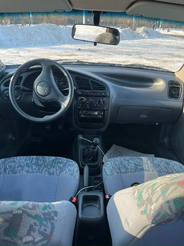 Daewoo lanos sx 1.5 (он же заз ланос, chevrolet lanos, chance, doninvest assol ). дкп стс птс оригинал! переоформление в мрэо без проблем. родной пробег 176600км, подтвержденный автотекой! реально живой хозяйский автомобиль. двигатель коробка отлично. мотор весь сухой, чистый, без подтёков, не дымит. кузов хороший, состояние без гнили, без дыр. дно идеальное, пороги норм, стаканы, лонжероны целые. по электрике все исправно. печка, свет, дворники, музыка, кондей, гур, 4эсп - всё работает! лед лампы в фарах, птф спереди и сзади работают. ходовка на отлично, ничего делать не надо. резина хорошая шиповка зима. машина полностью обслужена. вложений не требует вообще! цена: 285000₽(хороший торг по факту) город донецк +79495037001 📞 звоните: +7(949)5037001 - фотография - 7
