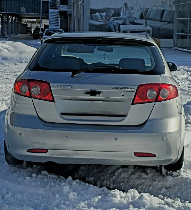 Chevrolet lacetti. год выпуска 2009, пробег 206000 км. мкпп 5-ступенчатая механика. г. донецк. тел. +79494491943. авто в хорошем. состояние как внешнее, так и техническое без гнили, коррозии и ржавчины. остекление заводское, в том числе и лобовое, в дтп не участвовала, в родном окрасе (только косметика). все швы и герметики заводские. не одна деталь не один болтик не крутился, техническое состояние без нареканий. подвеска обслужена. масло фильтра все жидкости заменены. мотор работает как швейцарские часы. масло не расходует, не дымит, не троит. салон целый чистый и опрятный комплектация: полный электропакет. кондиционер (холодит как сумасшедший), abs, srs, airbag, гидроусилитель руля электроподъемники всех стекол с давотчиками, электрозеркала, с подогревом led-противотуманки, корректор фар центральный замок, сигнализацыя sheriff с обратной связью и автозапуском парк-троник-заднего хода, литые диски на хорошей зимней резине kumho r15. г. донецк цена.600.000 хороший торг - фотография - 6