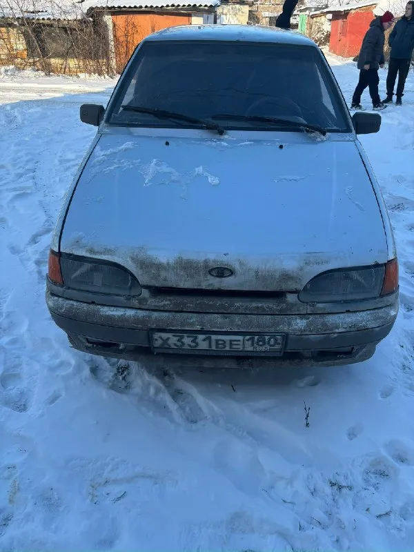 Продам ваз 2115 2007 год обьем 1.6 документы чистые, переоформление без проблем. двигатель не троит, не дымит, едет очень хорошо. кпп - без нареканий. электрика без нареканий. салон ухоженный, чистый. резина хорошая. стоит новый центральный замок, передние стеклоподьёмники. только менялись рулевые наконечники, шаровые, рулевая рейка. выжимной новый, главный тормозной тоже новый. тормозная система в круг новая стоят спереди сс стойки переклеена приборка, пересвет на красный. стоит полная система прямотока. stinger стоит кнопка старт/стоп. на зимних штампах г. макеевка восточный цена : 170.000 т. р тогр присутствует +79490104900 ( артём ) +79493700360 ( влад ) 📞 звоните: +7(949)0104900 - фотография - 2