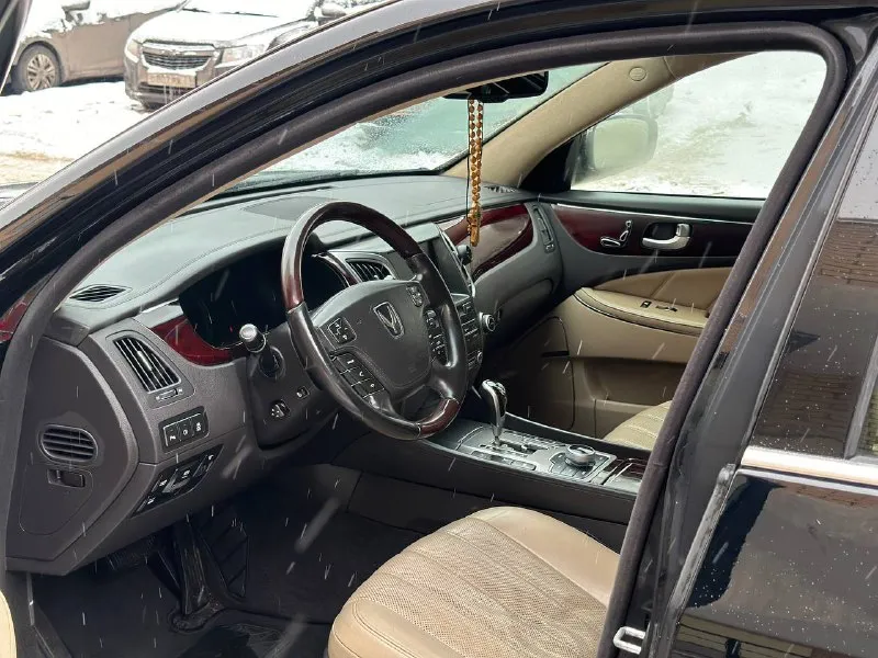 В продаже ⚡️ hyundai equus vs460 ⚡️ 💰цена 1 100 000₽ ✅год выпуска 2012 ⚙️двигатель 4.6 самолет ⚙️коробка автомат задный привод ✅пробег 268 000 км ✅с документами полный порядок ! ✅новые тормозные диски в круг, новые колодки в круг свежее масло со всеми фильтрами !! автомобиль полностью обслужен доедет куда угодно !! машина в очень достойном состоянии реальный конкурент s class и bmw7 серии намного дешевле по расходникам двигатель миллионник. ! не путать с двигателем 3.8 !!!!! пневма, присоски, массажи все работает недавно было сделано большое то! жирнейшая комплектация ! звоните, пишите обсудим ! дмитрий +79493671204 📞 звоните: +7(949)3671204 - фотография - 7