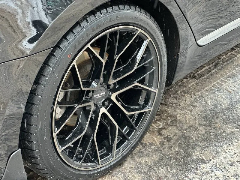 В продаже ⚡️ hyundai equus vs460 ⚡️ 💰цена 1 100 000₽ ✅год выпуска 2012 ⚙️двигатель 4.6 самолет ⚙️коробка автомат задный привод ✅пробег 268 000 км ✅с документами полный порядок ! ✅новые тормозные диски в круг, новые колодки в круг свежее масло со всеми фильтрами !! автомобиль полностью обслужен доедет куда угодно !! машина в очень достойном состоянии реальный конкурент s class и bmw7 серии намного дешевле по расходникам двигатель миллионник. ! не путать с двигателем 3.8 !!!!! пневма, присоски, массажи все работает недавно было сделано большое то! жирнейшая комплектация ! звоните, пишите обсудим ! дмитрий +79493671204 📞 звоните: +7(949)3671204 - фотография - 8