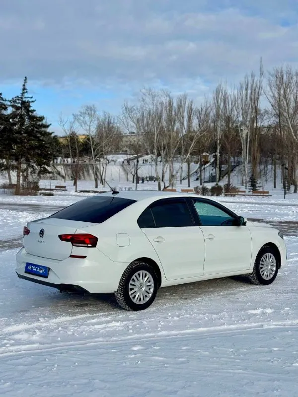 🇩🇪volkswagen polo 💰цена: 1 120 000р 🏢город: мариуполь 📅год выпуска: 2022 🧾пробег: 170 524км. ⚙️двигатель: 1.6 ⛽топливо: бензин/газ ⚙️кпп: механика 📞 телефон: +7-949-727-41-51 +7-949-551-91-52 +7-989-263-55-56 💾описание: ✔️два владельца ✔️родная краска 100% ✔️вместительный кузов лифтбэк ⛽️ гбо евро-4 с отметкой в птс ✔️шикарная комплектация: кондиционер, 5-ти ступенчатая механика, полный электропакет, штатная магнитола с androidavto и apple carplay, глонасс, отличная зимняя резина. улица шевченко 269 🏦 возможна продажа в кредит по двум документам. - фотография - 4