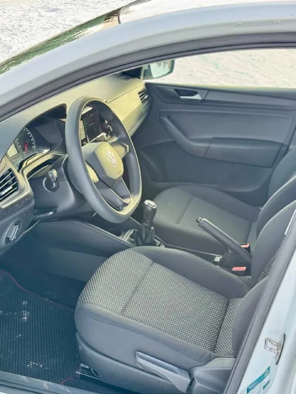 🇩🇪volkswagen polo 💰цена: 1 120 000р 🏢город: мариуполь 📅год выпуска: 2022 🧾пробег: 170 524км. ⚙️двигатель: 1.6 ⛽топливо: бензин/газ ⚙️кпп: механика 📞 телефон: +7-949-727-41-51 +7-949-551-91-52 +7-989-263-55-56 💾описание: ✔️два владельца ✔️родная краска 100% ✔️вместительный кузов лифтбэк ⛽️ гбо евро-4 с отметкой в птс ✔️шикарная комплектация: кондиционер, 5-ти ступенчатая механика, полный электропакет, штатная магнитола с androidavto и apple carplay, глонасс, отличная зимняя резина. улица шевченко 269 🏦 возможна продажа в кредит по двум документам. - фотография - 9