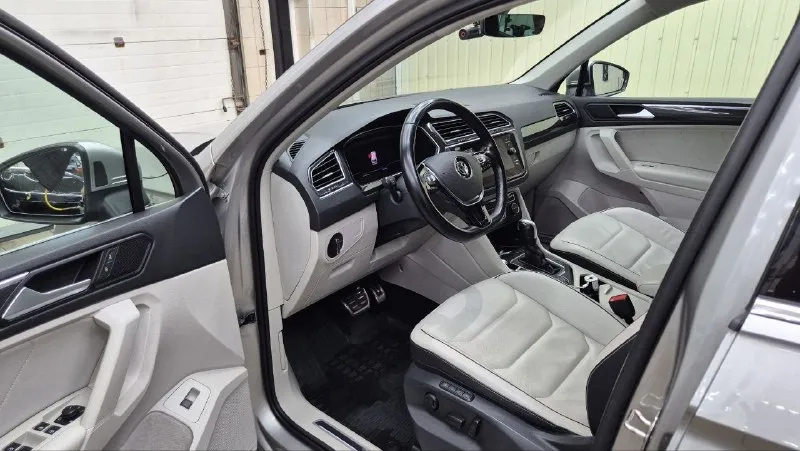 Volkswagen tiguan 2.0 at, 2019 год, 20 модельный ряд, полный привод. официальный.220 л. с. (в реале 300). самая полная комплектация. цена 3.3🍋 +7949-502-55-88 📞 звоните: +7(949)5025588 - фотография - 4