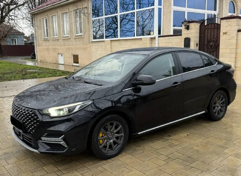 Omoda s5 2024 года двигатель 1.5 автомобиль в идеальном состоянии, в заводком окрасе! на жирной комплектации покупалась новой в автосалоне, у официального дилера, все книги сервисное обслуживание имеется! 2 комплекта колес,2 ключа автозапуск carplay, без ключевой доступ страт-стоп и многое другое! прошла полное то машина личная, ездила жена 1 хозяин документы чистые! цена 1.300.000 рублей торг луганск +79595532931 - фотография - 2