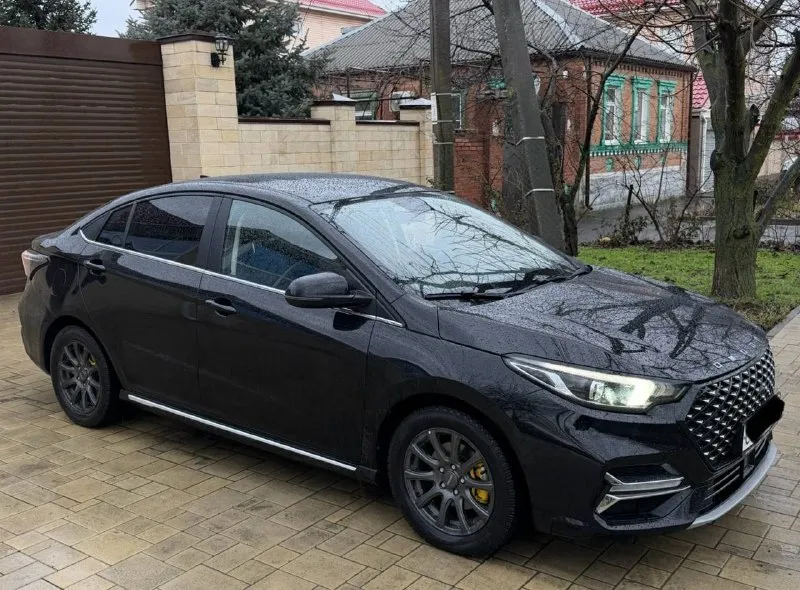 Omoda s5 2024 года двигатель 1.5 автомобиль в идеальном состоянии, в заводком окрасе! на жирной комплектации покупалась новой в автосалоне, у официального дилера, все книги сервисное обслуживание имеется! 2 комплекта колес,2 ключа автозапуск carplay, без ключевой доступ страт-стоп и многое другое! прошла полное то машина личная, ездила жена 1 хозяин документы чистые! цена 1.300.000 рублей торг луганск +79595532931 - фотография - 6