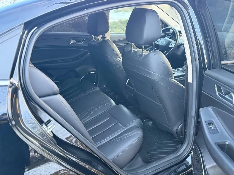 Omoda s5 2024 года двигатель 1.5 автомобиль в идеальном состоянии, в заводком окрасе! на жирной комплектации покупалась новой в автосалоне, у официального дилера, все книги сервисное обслуживание имеется! 2 комплекта колес,2 ключа автозапуск carplay, без ключевой доступ страт-стоп и многое другое! прошла полное то машина личная, ездила жена 1 хозяин документы чистые! цена 1.300.000 рублей торг луганск +79595532931 - фотография - 8