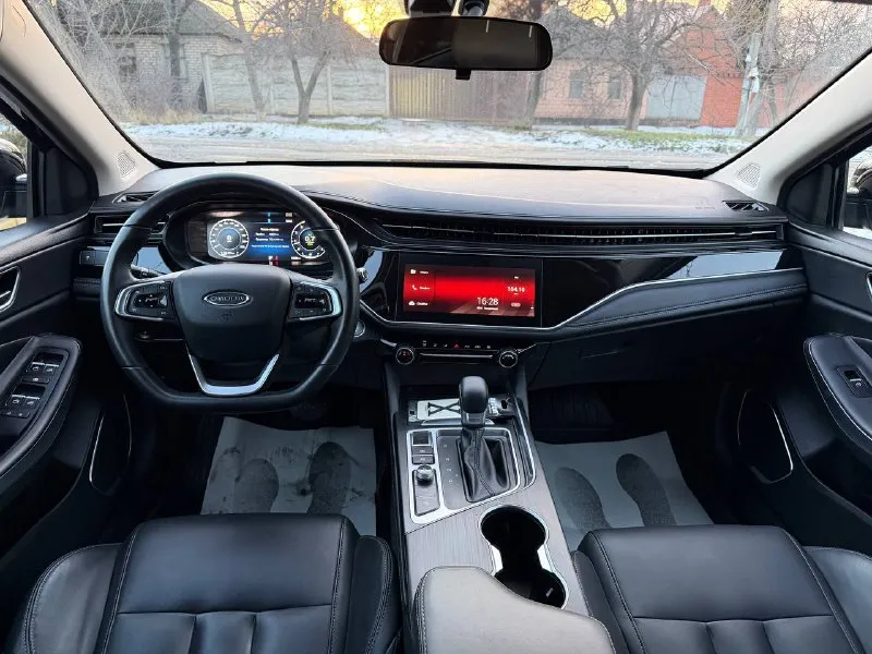 Omoda s5 2024 года двигатель 1.5 автомобиль в идеальном состоянии, в заводком окрасе! на жирной комплектации покупалась новой в автосалоне, у официального дилера, все книги сервисное обслуживание имеется! 2 комплекта колес,2 ключа автозапуск carplay, без ключевой доступ страт-стоп и многое другое! прошла полное то машина личная, ездила жена 1 хозяин документы чистые! цена 1.300.000 рублей торг луганск +79595532931 - фотография - 9