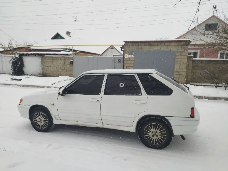 Срочно продам надёжную и достойную тачку ваз 2114 2013 года ! 1.6 восьми клапанный работает как часики коробка все отлично по ходовой части все сделал авто без вложений по технике не гнилая дно пороги все целое !! новая резина зимняя литые диски р14 музыка хорошая по документам полный порядок любой оформление птс стс дкп все есть печка работает салон в нормальном состоянии белая оптика город донецк цена 205 тысяч рублей торг или обмен предлагаете звоните по номеру телефона +79494120608 телеграмма нет ! только звоните или в лс 📲 tg: юра ага 📞 звоните: +7(949)4120608 - фотография - 4