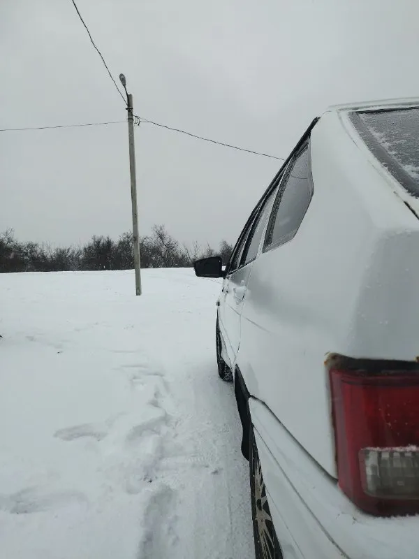 Срочно продам надёжную и достойную тачку ваз 2114 2013 года ! 1.6 восьми клапанный работает как часики коробка все отлично по ходовой части все сделал авто без вложений по технике не гнилая дно пороги все целое !! новая резина зимняя литые диски р14 музыка хорошая по документам полный порядок любой оформление птс стс дкп все есть печка работает салон в нормальном состоянии белая оптика город донецк цена 205 тысяч рублей торг или обмен предлагаете звоните по номеру телефона +79494120608 телеграмма нет ! только звоните или в лс 📲 tg: юра ага 📞 звоните: +7(949)4120608 - фотография - 6