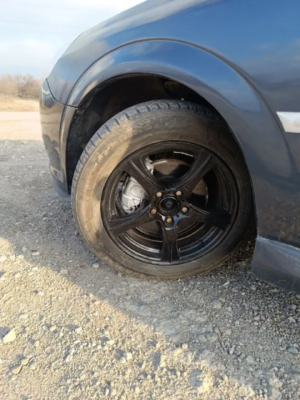 Продаётся opel вектра с год 2006 ✅ 1.8 ✅кпп механика ✅двух зонный климат контроль. ✅подогрев сидушек. ✅электро зеркала, подогрев зеркал и зад стекла. зеркала складываются с пульта. ✅центральный замок. ✅4 стекло подъемника. ✅всё работает все светится моргает. ✅зимняя резина, 16-е титаны. ✅салон чистый опрятный. в силу возраста автомобиля есть косячки по лкп. находится в г. енакиево. цена данного автомобиля 4️⃣7️⃣5️⃣0️⃣0️⃣0️⃣ рублей. торг присутствует. номер телефона +79490344684 📲 tg: @evgeniy549a 📞 звоните: +7(949)0344684 - фотография - 5