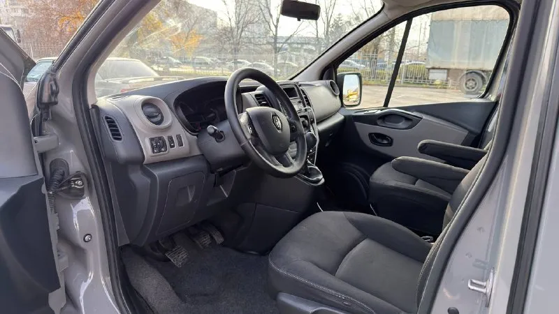 Renault trafic двигатель 1,6 пробег 195.000 коробка механика 6 ст. вся в родной краске без дтп цена 2,350,000₽ +79490455179 +79493304990(телеграм) 📞 звоните: +7(949)0455179 - фотография - 9