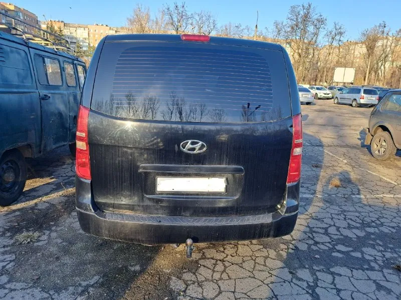 📍продам mинивэн: «нyundаi h1» (ll пoкoления) в черном цвете пассажир (8 мест) год выпуска: 2008 пробег: 420 340 км состояние: не битый объем двигателя: 2,5 л модификация: 2,5 crdimt (170 л. с. ) тип двигателя: коробка передач: механическая привод: задний комплектация: базовая пpодаю cвой личный автомобиль hyundai h1. ходовая обслужена. чистый и ухоженный салон. есть проблемы по двигателю. цена: 950 тыс. руб. 📞вопросы по телефону. юра: феникс +7 949 512 31 56 телеграмм: +38 071 512 31 56 мтс: +7 988 540 82 81 📞 звоните: +7(949)5123156 - фотография - 2