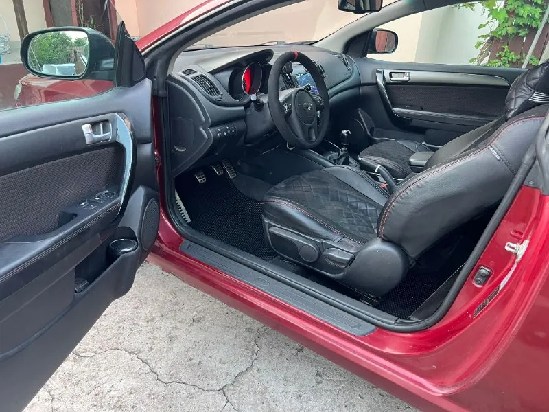 Продам kia cerato coup 2010г
2 Литра (150 лс) 6 ст механика
Машина технически в отличном состоянии, небыло ни одного дтп, отчет по авто максимально чистый
Пробег 240 тысяч, болячки мотора устранены, кат вырезан, капиталку (с гильзовкой) делал около 30 тысяч назад в краснодаре на хорошем сто, с гарантией на пробег 100 тыс. И всей документацией, новый генератор и стартер и еще много чего, пишите всё расскажу
Салон в идеале, каждая кнопка работает, магнитола с камерой заднего вида и регистратором
Подогревы сидений, мультируль, круиз контроль, датчик света, климат контроль работает отлично
Огромные безрамочные двери, не провисли
Приятный раздвоенный выхлоп, крыша закатана в черную пленку
17Е диски резина зима и лето
Машина вторая в семье, сейчас просто стоит
Цена: 750к торг
+79494382473
Донецк-макеевка - фотография - 9