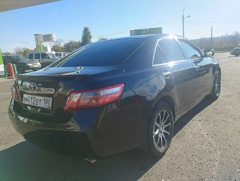 Продам toyota camry v40 2,4 2007 года, пробег 217,600, коробка автомат, кожаный салон, климат контроль, люк, мульти руль, абс, газ евро 4 вписан в техпаспорт, 2 комплекта дисков и резины, зима лето цена 1,2🍋. торг 79494289040 - фотография - 3