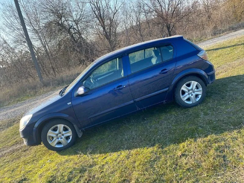 Продам опель астра 2007год. 1,6 механика. 253100пробег. автомобиль в отличном состоянии для своего года 🔥 полностью обслужен. по технике без нареканий! кузов ровный, красивый, без каких либо дефектов. салон в идеале. двигатель масло не ест, от слова совсем. ходовая часть на отлично. коробка без нареканий. удален катализатор, что соотвественно прибавило мощности авто, очень резво едет👍 переоформление без проблем. авто находится в новотроицком. цена 500, торг возле машины! +79497180655 - фотография - 4