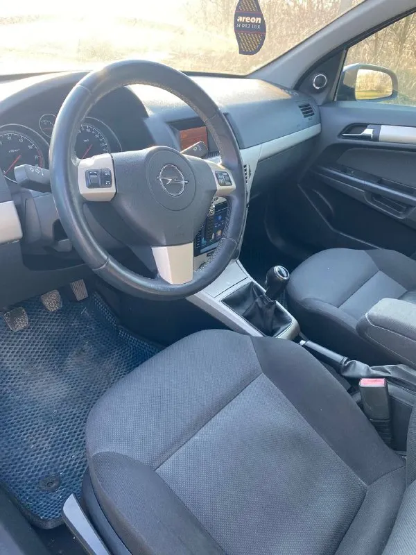 Продам опель астра 2007год. 1,6 механика. 253100пробег. автомобиль в отличном состоянии для своего года 🔥 полностью обслужен. по технике без нареканий! кузов ровный, красивый, без каких либо дефектов. салон в идеале. двигатель масло не ест, от слова совсем. ходовая часть на отлично. коробка без нареканий. удален катализатор, что соотвественно прибавило мощности авто, очень резво едет👍 переоформление без проблем. авто находится в новотроицком. цена 500, торг возле машины! +79497180655 - фотография - 9