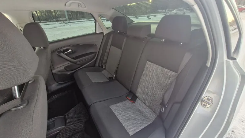 ❗️автомобиль: volkswagen polo ▫️ год выпуска: 2013 ▫️ автомат (aisin 6ст) ▫️двигатель: 1 598 см³ / 105 л. с., бензин ▫️пробег: 204 285 км ▫️3 владельца по птс машина в заводском окрасе. все стёкла заводские, включая лобовое. два комплекта колёс, два ключа. двигатель работает ровно, коробка переключается плавно, подвеска в порядке. салон чистый и аккуратный, не прокурен, без посторонних запахов. ✔️ комплектация: ▫️кондиционер ▫️ электростеклоподъемники ▫️ подогрев сидений ▫️ парктроники 🪙цена: 780 тыс. рублей 📱 +7 949 805-05-50 📱 @polinazen13 полина 📲 tg: @polinazen13 📞 звоните: +7(949)8050550 - фотография - 6