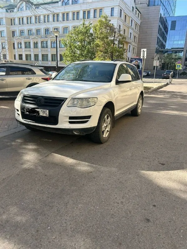 Продается touareg gp рестайлинг 3.0 tdi bks мотор самый надежный и прост в линейке у туарега машину владею больше года во время владения было заменено установленны задние супорта от 5.0 tdi 4-поршневые заменено масло в раздатка, коробка, редуктора, топливный меняется каждую замену. недавно заменен антифриз сделано т. о. двигатель масло не расходует. из недавних полностью новая ходовка спереди. рычаги, наконечники. стоят толстые стабилизаторы от cayenne форсунки в допусках. новая зимняя резина r18 адаптивный свет турбина сухая не дымит из недостатков:требует замена актуатора турбины. эл. ошибка обрыва цепи турбокомпрессора. требует ремонт гидроблока акпп при нагреве акпп пинок с первой на вторую ремонт гидроблока 50-60 тыс актуатор 30 тыс новый недостатки в ближайшее время устраню тогда цена будет выше. цена автомобиля 950.000 +79498132070 г. донецк 📲 tg: @no_name_202588 📞 звоните: +7(949)8132070 - фотография - 3
