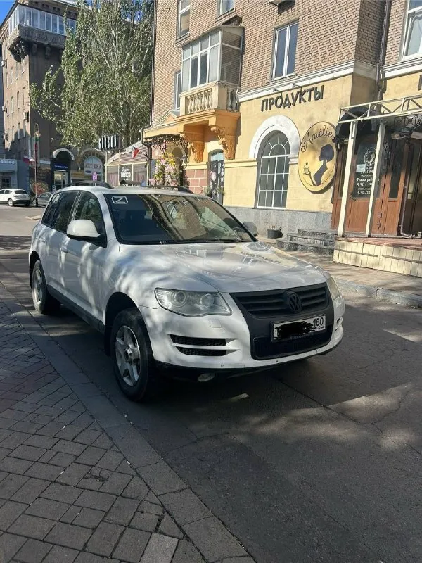 Продается touareg gp рестайлинг 3.0 tdi bks мотор самый надежный и прост в линейке у туарега машину владею больше года во время владения было заменено установленны задние супорта от 5.0 tdi 4-поршневые заменено масло в раздатка, коробка, редуктора, топливный меняется каждую замену. недавно заменен антифриз сделано т. о. двигатель масло не расходует. из недавних полностью новая ходовка спереди. рычаги, наконечники. стоят толстые стабилизаторы от cayenne форсунки в допусках. новая зимняя резина r18 адаптивный свет турбина сухая не дымит из недостатков:требует замена актуатора турбины. эл. ошибка обрыва цепи турбокомпрессора. требует ремонт гидроблока акпп при нагреве акпп пинок с первой на вторую ремонт гидроблока 50-60 тыс актуатор 30 тыс новый недостатки в ближайшее время устраню тогда цена будет выше. цена автомобиля 950.000 +79498132070 г. донецк 📲 tg: @no_name_202588 📞 звоните: +7(949)8132070 - фотография - 4