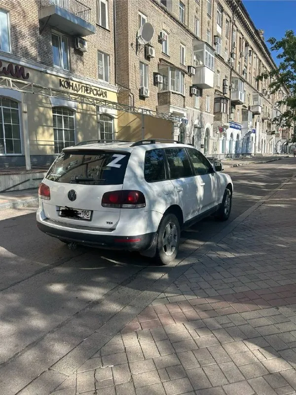 Продается touareg gp рестайлинг 3.0 tdi bks мотор самый надежный и прост в линейке у туарега машину владею больше года во время владения было заменено установленны задние супорта от 5.0 tdi 4-поршневые заменено масло в раздатка, коробка, редуктора, топливный меняется каждую замену. недавно заменен антифриз сделано т. о. двигатель масло не расходует. из недавних полностью новая ходовка спереди. рычаги, наконечники. стоят толстые стабилизаторы от cayenne форсунки в допусках. новая зимняя резина r18 адаптивный свет турбина сухая не дымит из недостатков:требует замена актуатора турбины. эл. ошибка обрыва цепи турбокомпрессора. требует ремонт гидроблока акпп при нагреве акпп пинок с первой на вторую ремонт гидроблока 50-60 тыс актуатор 30 тыс новый недостатки в ближайшее время устраню тогда цена будет выше. цена автомобиля 950.000 +79498132070 г. донецк 📲 tg: @no_name_202588 📞 звоните: +7(949)8132070 - фотография - 6