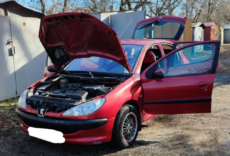 ✅автомобиль: peugeot 206 ✅год: 2004 ✅пробег: 135000 ✅объем: 1.1 ✅цена: 340000(торг у капота) ✅телефон: +79493313593 ✅подпись автора: борис ✅город: донецк, ворошиловский р-н +сигнализация, передние стеклоподъемники, кондиционер. взята с салона новой, 1 владелец по птс, пробег городской, не скручен. вместе с машиной идет комплект документов о техобслуживании с момента покупки, два комплекта свежей резины на дисках (bridgestone лето на легкосплавных, hankook зима на штамповке). мкп 5 работает идеально, не вылетает. машина обслуживается регулярно. есть мелкие недочеты по кузову (видно на фото). на полном ходу, используется ежедневно. салон чистый, аккуратный. 📞 звоните: +7(949)3313593 - фотография - 4