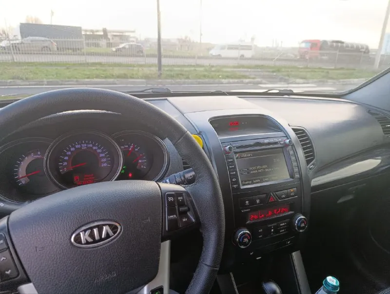 Продам kia соренто 2012 г. В. 2.2 дизель. Пробег 252.000. Масло, фильтра поменяно. Авто в предмаксимальной комплектации и в очень хорошем состоянии. Бесключевой доступ, кожанный салон(в идеальном состоянии), все стекла автоматические, помощь при подьеме и спуске, датчик света, датчик дождя, камера заднего вида с парктрониками, полный привод. Заводской окрас, за исключением крышки багажника (косметический окрас, дтп не было). Полный привод обслужен. Сигнализация. Передний свет- led(ближний, дальний, противотуманки), зад- диодная. , коробка работают отлично. Салон в отличном состоянии. Новая зимняя резина(летняя вподарок). Автотеку вышлю по запросу. Цена 1,700 🍋. +79490532121
📲 Tg: виталий
📞 Звоните: +7(949)0532121 - фотография - 6