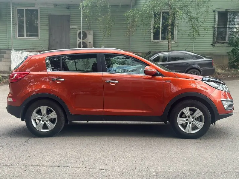 🚗 Sportage
Год: 2011
Тип кпп: автоматическая
Пробег 200000км
Двигатель гильзован
Обьем 2.0
Привод:полный
Без дтп
Дополнительная информация:
Мотор и коробка идеально работает, нареканий никаких нет
За автомобилем следили, вовремя проходил то
Кузов без гнили и рыжиков.
В дтп не участвовала,
Салон очень ухоженный и опрятный
Предмаксимальная комплектация:
Старт-стоп, подогрев сидений, мульти руль, 2 ключа, датчик дождя, датчик света, автоскладывание зеркал, система помощи при спуске с горы, климат-контроль, круиз-контроль
Цена: 1200000+торг
Собственник
+79493471173 - фотография - 4