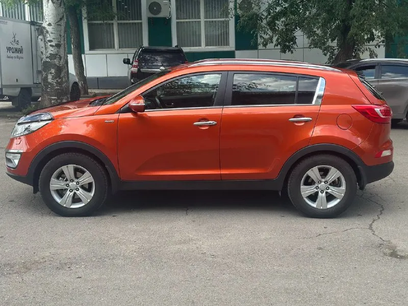 🚗 Sportage
Год: 2011
Тип кпп: автоматическая
Пробег 200000км
Двигатель гильзован
Обьем 2.0
Привод:полный
Без дтп
Дополнительная информация:
Мотор и коробка идеально работает, нареканий никаких нет
За автомобилем следили, вовремя проходил то
Кузов без гнили и рыжиков.
В дтп не участвовала,
Салон очень ухоженный и опрятный
Предмаксимальная комплектация:
Старт-стоп, подогрев сидений, мульти руль, 2 ключа, датчик дождя, датчик света, автоскладывание зеркал, система помощи при спуске с горы, климат-контроль, круиз-контроль
Цена: 1200000+торг
Собственник
+79493471173 - фотография - 5