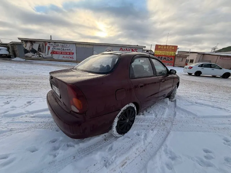 Продам chevrolet ланос 2007 года выпуска учет рф 180 год : 2007 пробег : 202055 км двигатель : 1.6 (86 л/с) коробка : механика бензин машина 🚘 работяга состояние на свои года масло поменял 2 тысячи назад антифриз новый печка дует машина на ходу каждый день ездит новая зимняя резина дхо сигнализация стоит гидра усилитель руля машина находится г донецк цену вижу 230₽ +79497287396 📞 звоните: +7(949)7287396 - фотография - 8