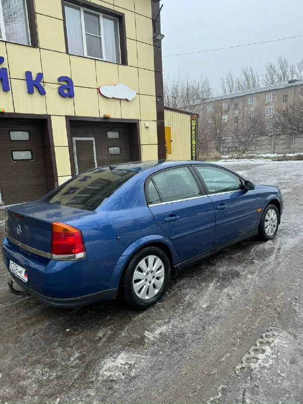 В продаже opel vectra c, ( opel вектра с) 2002 год, 2.2 бензин с на механической коробке передачи, двигатель коробка отлично, машина в хорошем состоянии, на полном боевом ходу, делать ничего не надо, сел поехал, не гнилая, без рыжиков, печка работает, фары светят, музыка играет, дворники работают, стекла все поднимаются опускаются, документы в порядке, оформление в мрэо, цена 350 тысяч осмотр макеевка- +79495801037 📞 звоните: +7(949)5801037 - фотография - 2