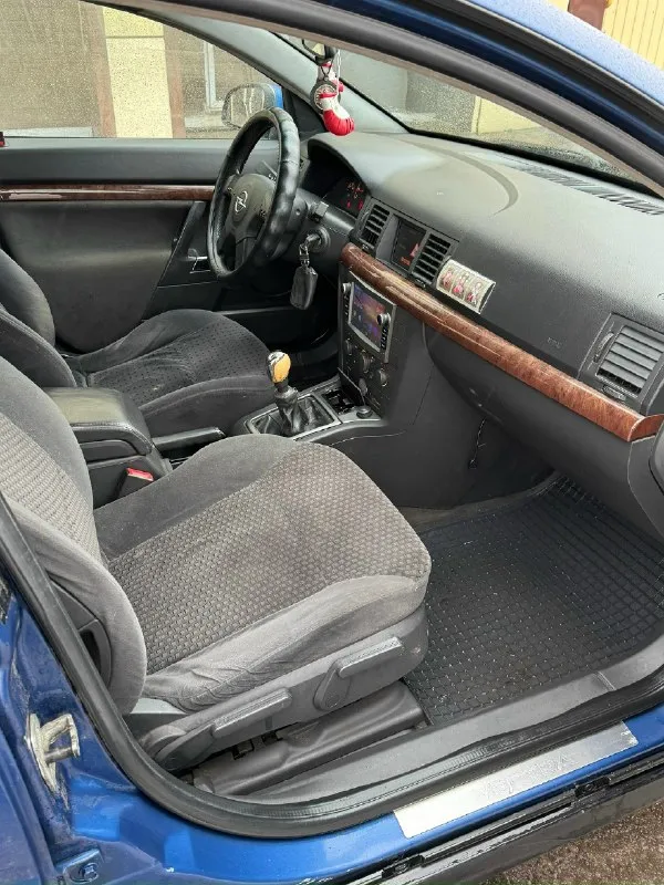 В продаже opel vectra c, ( opel вектра с) 2002 год, 2.2 бензин с на механической коробке передачи, двигатель коробка отлично, машина в хорошем состоянии, на полном боевом ходу, делать ничего не надо, сел поехал, не гнилая, без рыжиков, печка работает, фары светят, музыка играет, дворники работают, стекла все поднимаются опускаются, документы в порядке, оформление в мрэо, цена 350 тысяч осмотр макеевка- +79495801037 📞 звоните: +7(949)5801037 - фотография - 7