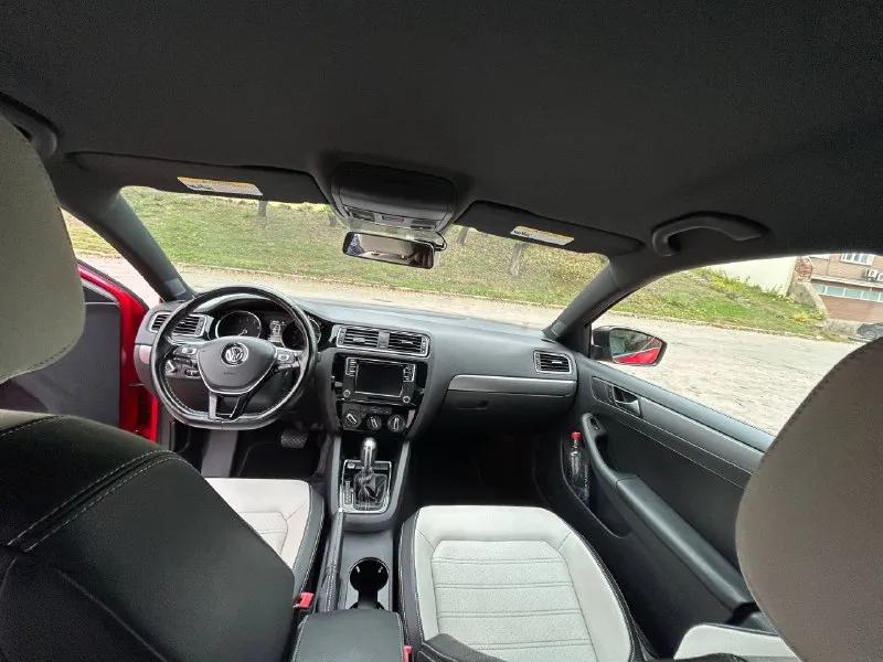 Продам volkswagen jetta 1.8 turbo gen3 год выпуска: 2016 пробег: 110.000 км камера заднего вида, кондиционер, подогрев сидений, подогрев зеркал, круиз контроль. регистратор на 2 камеры. два комплекта шин и дисков(зима/лето). комплектация sport датчик давления шин два комплекта ковриков зима/лето один владелец. тел. +7 949 302 95 90 цена 1.350 000р. - фотография - 2