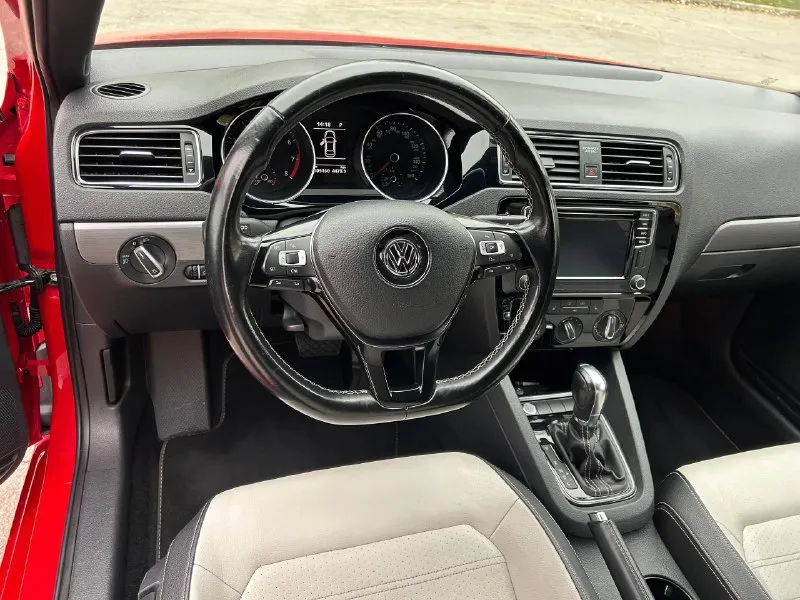 Продам volkswagen jetta 1.8 turbo gen3 год выпуска: 2016 пробег: 110.000 км камера заднего вида, кондиционер, подогрев сидений, подогрев зеркал, круиз контроль. регистратор на 2 камеры. два комплекта шин и дисков(зима/лето). комплектация sport датчик давления шин два комплекта ковриков зима/лето один владелец. тел. +7 949 302 95 90 цена 1.350 000р. - фотография - 5