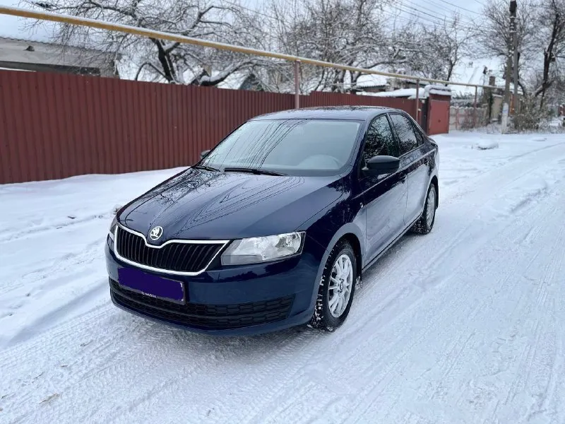 Продам 🔥🔥 skoda рапид 2016 год выпуска двигатель 1.6, механика пробег 200т (родной не мотаный ) кондиционер, электро зеркала, музыка, 2 комплекта резины ! автомобиль полностью обслужен. было недавно то ! не такси ! по документам все ровно, переоформление без проблем! цена: 899.000 торг обращаться по телефону 📞 звоните: +79495905326 - фотография - 3