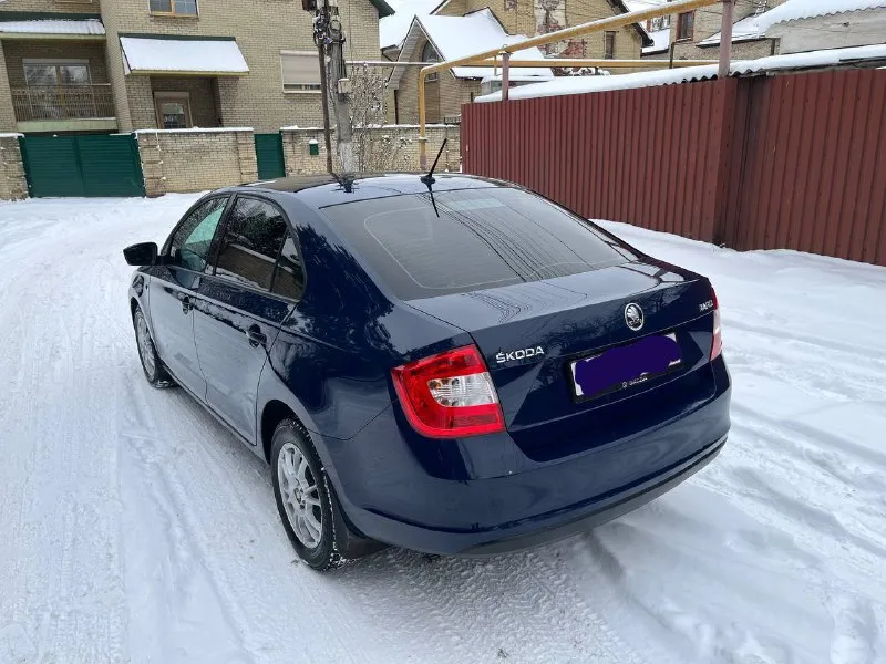 Продам 🔥🔥 skoda рапид 2016 год выпуска двигатель 1.6, механика пробег 200т (родной не мотаный ) кондиционер, электро зеркала, музыка, 2 комплекта резины ! автомобиль полностью обслужен. было недавно то ! не такси ! по документам все ровно, переоформление без проблем! цена: 899.000 торг обращаться по телефону 📞 звоните: +79495905326 - фотография - 6