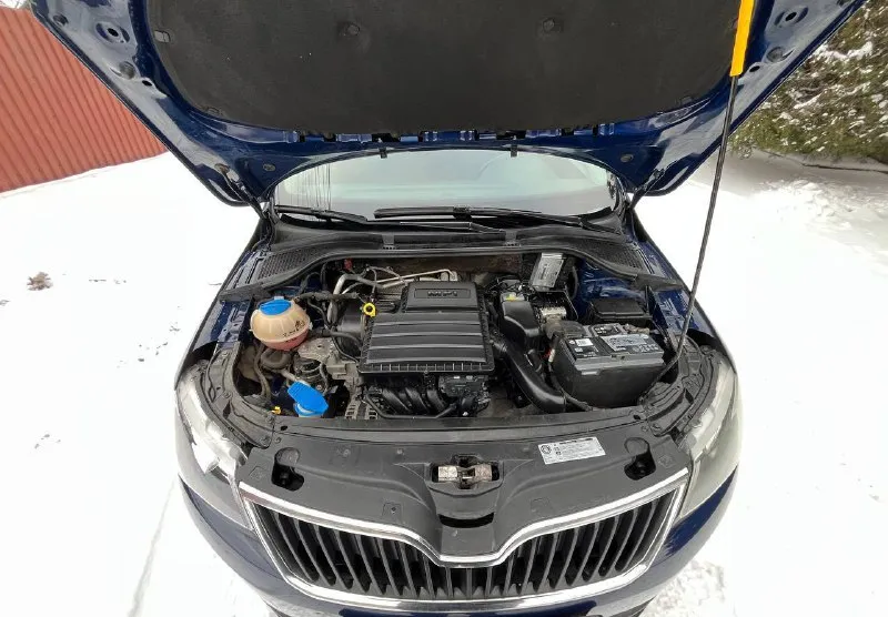 Продам 🔥🔥 skoda рапид 2016 год выпуска двигатель 1.6, механика пробег 200т (родной не мотаный ) кондиционер, электро зеркала, музыка, 2 комплекта резины ! автомобиль полностью обслужен. было недавно то ! не такси ! по документам все ровно, переоформление без проблем! цена: 899.000 торг обращаться по телефону 📞 звоните: +79495905326 - фотография - 7