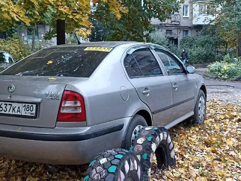 Продам skoda октавия тур 2007 г, 1.4 мкпп, 213000 пробега, на полном боевом ходу, без кондера, собственник 430000 р, +79495645769 📞 звоните: +7(949)5645769 - фотография - 3