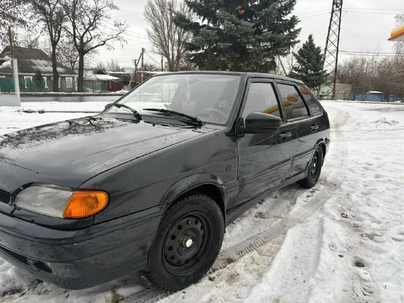 Продам ваз 2114, 2006 год, автомобиль на полном ходу, ходовая часть в хорошем состоянии, двигатель 8клоп, масло не кушает, не дымит работает отлично, стоит раздвоенный выхлоп, очень хорошая музыка, сабб, фронт, все под усилками, кузов в целом не гнилой ну есть моменты по аркам, напомню что автомобиль не новый, недавно поставил лэд приборную панель, коробка без нареканий, центральный замок, цена 200₽ тысяч рублей находится в донецке. по документам полный порядок красивый номер в подарок, обмены не интересуют только продажа, торга нет, +79493336260 📞 звоните: +7(949)3336260 - фотография - 2