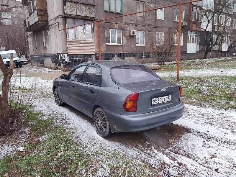 Продам chevrolet lanos 2006 год, в хорошем состоянии на полном ходу. собственник мотор 1.5 8. клоп работает ровно, не дымит, не троит, тяга бодрая. кпп без нареканий, не гудит, не хрустит, все скорости включаются отлично. лкп в отличном состоянии, без гнили. по кузову в хорошем состоянии, дно, пороги, стаканы в хорошем состоянии, сварочных работ не требуется. ходовая хорошая, ничего не стучит не гремит. в машине не курили, салон не прокуренный. по электрике все работает. хорошая зимняя резина. по документам полный порядок, переоформление без проблем! цена данного автомобиля 290 тысяч рублей, торг строго у капота. более подробная информация по телефону +79494128393 📞 звоните: +7(949)4128393 - фотография - 3