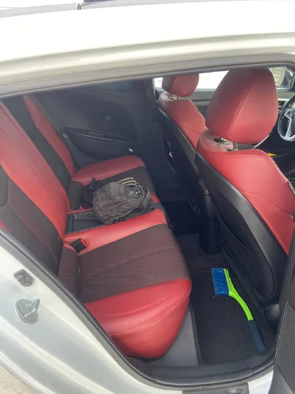 Продается hyundai veloster ! ! ! год выпуска: 2012г. двигатель: 1.6. gdi 140 л. с. пробег: 77 тыс. миль работает все, что должно работать, авто в отличном состоянии климат-контроль, система старт-стоп, без ключевой доступ, комбинированный салон, два комплекта резины. машина находится в донецке. цена 1млн.300 тыс. торг +7949-103-19-21 (владимир) 📞 звоните: +7(949)1031921 - фотография - 10