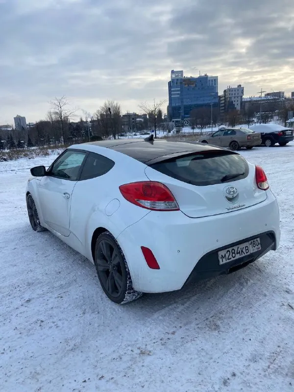 Продается hyundai veloster ! ! ! год выпуска: 2012г. двигатель: 1.6. gdi 140 л. с. пробег: 77 тыс. миль работает все, что должно работать, авто в отличном состоянии климат-контроль, система старт-стоп, без ключевой доступ, комбинированный салон, два комплекта резины. машина находится в донецке. цена 1млн.300 тыс. торг +7949-103-19-21 (владимир) 📞 звоните: +7(949)1031921 - фотография - 5