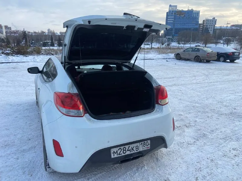 Продается hyundai veloster ! ! ! год выпуска: 2012г. двигатель: 1.6. gdi 140 л. с. пробег: 77 тыс. миль работает все, что должно работать, авто в отличном состоянии климат-контроль, система старт-стоп, без ключевой доступ, комбинированный салон, два комплекта резины. машина находится в донецке. цена 1млн.300 тыс. торг +7949-103-19-21 (владимир) 📞 звоните: +7(949)1031921 - фотография - 6