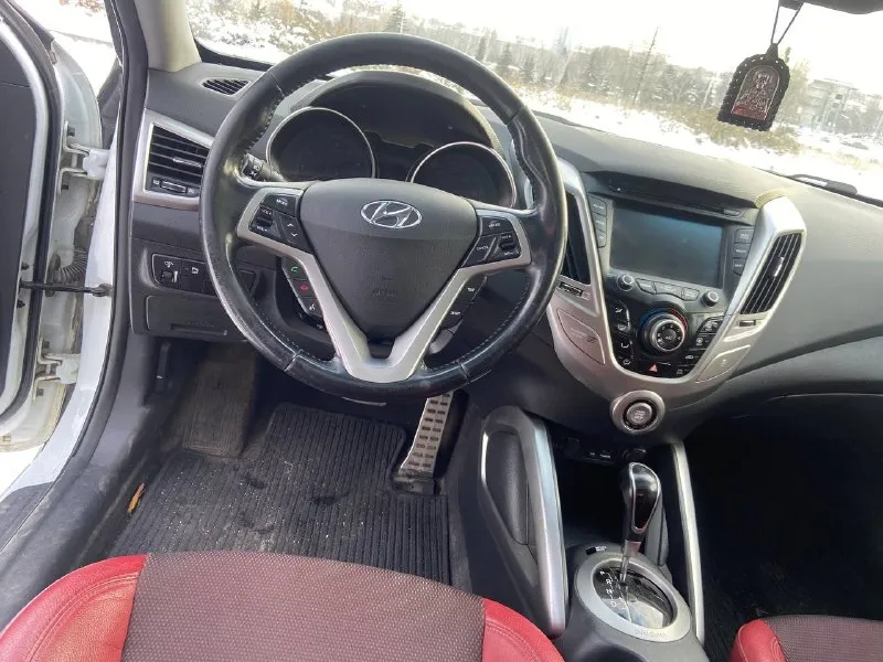 Продается hyundai veloster ! ! ! год выпуска: 2012г. двигатель: 1.6. gdi 140 л. с. пробег: 77 тыс. миль работает все, что должно работать, авто в отличном состоянии климат-контроль, система старт-стоп, без ключевой доступ, комбинированный салон, два комплекта резины. машина находится в донецке. цена 1млн.300 тыс. торг +7949-103-19-21 (владимир) 📞 звоните: +7(949)1031921 - фотография - 8