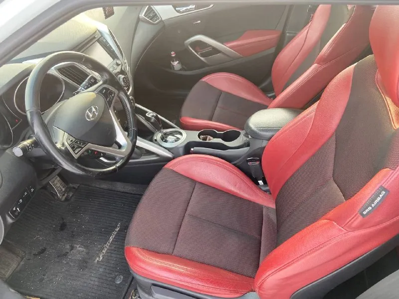 Продается hyundai veloster ! ! ! год выпуска: 2012г. двигатель: 1.6. gdi 140 л. с. пробег: 77 тыс. миль работает все, что должно работать, авто в отличном состоянии климат-контроль, система старт-стоп, без ключевой доступ, комбинированный салон, два комплекта резины. машина находится в донецке. цена 1млн.300 тыс. торг +7949-103-19-21 (владимир) 📞 звоните: +7(949)1031921 - фотография - 9