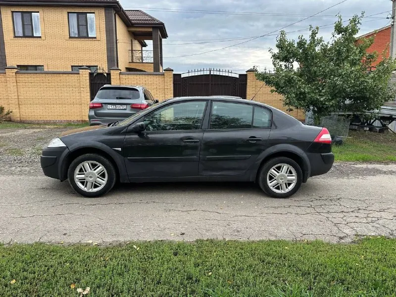 Продам. рено меган 2. 2008года 1.6 пробег 320000 родной механика авто в хорошем состоянии по кузову есть чуток рыжиков авто на полном ходу документы кристально чистые. цена 580000город новоазовск +79991324257 - фотография - 2